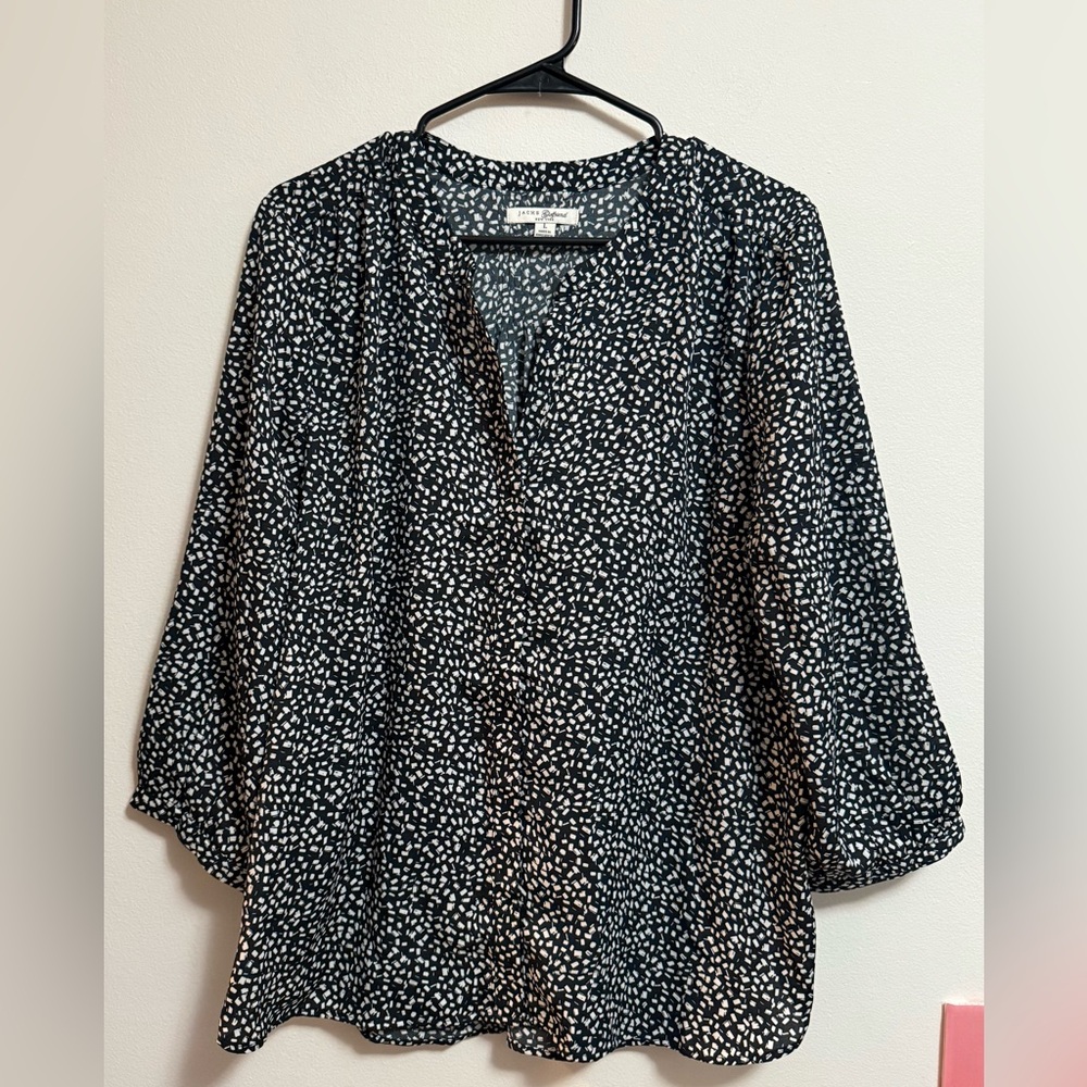 Chic Black and White Patterned‎ Blouse